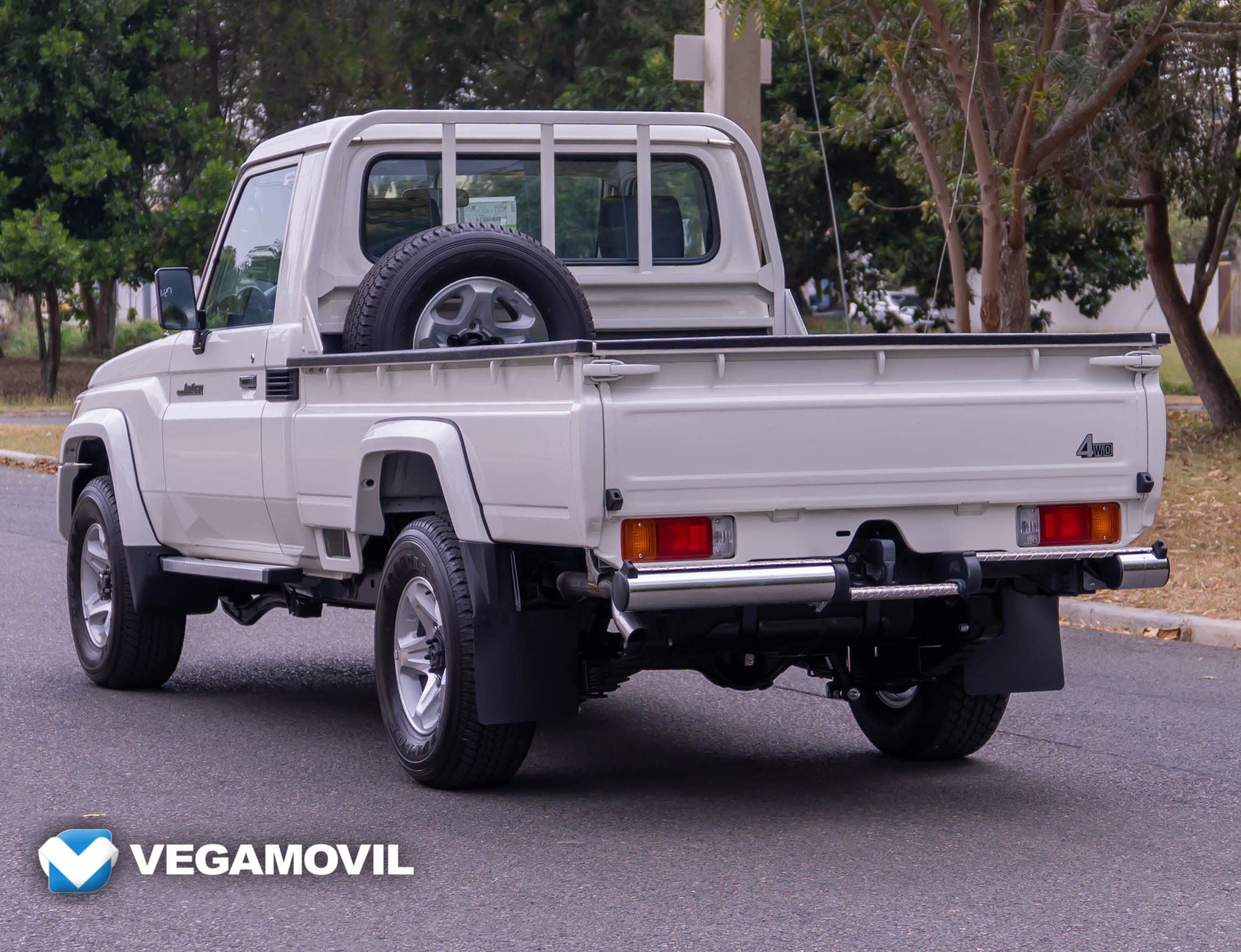 toyota-land-cruiser-serie-70-1cab-vegamovil